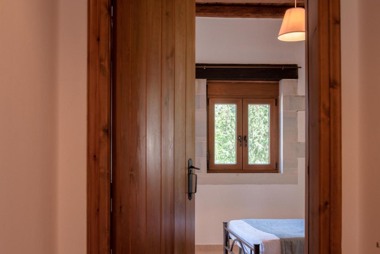 Koules Estate, With Private Pools & Bbq - Embracing Nature, By Thinkvilla Argouli Extérieur photo